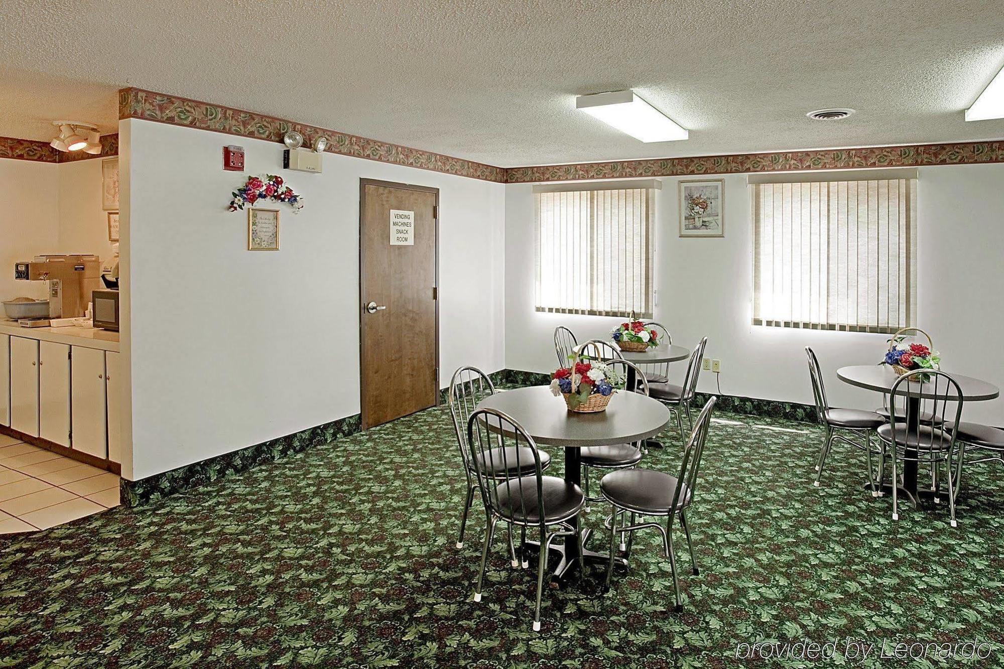 Americas Best Value Inn West Frankfort Restoran gambar